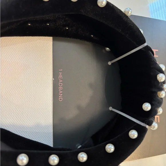 Black Pearl-Embellished Headband - Picture 5 of 5